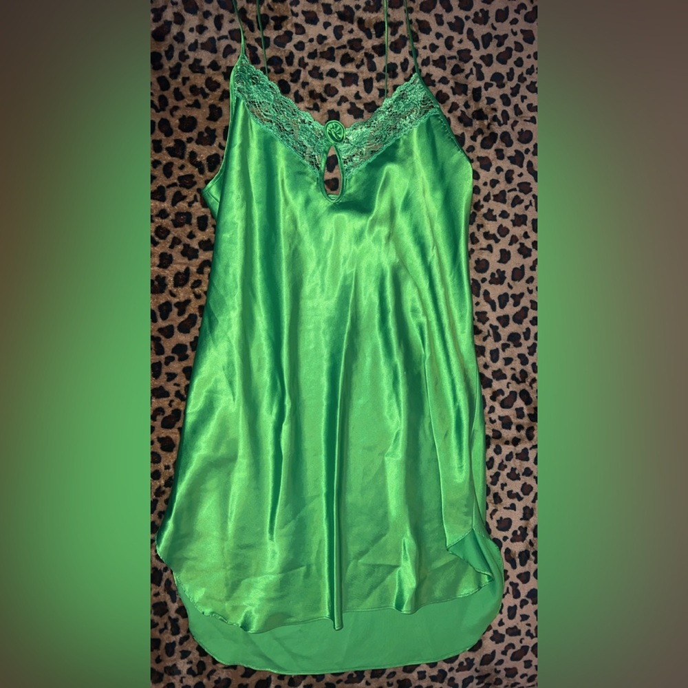 💚Secret Treasures Green Satin Nightie💚